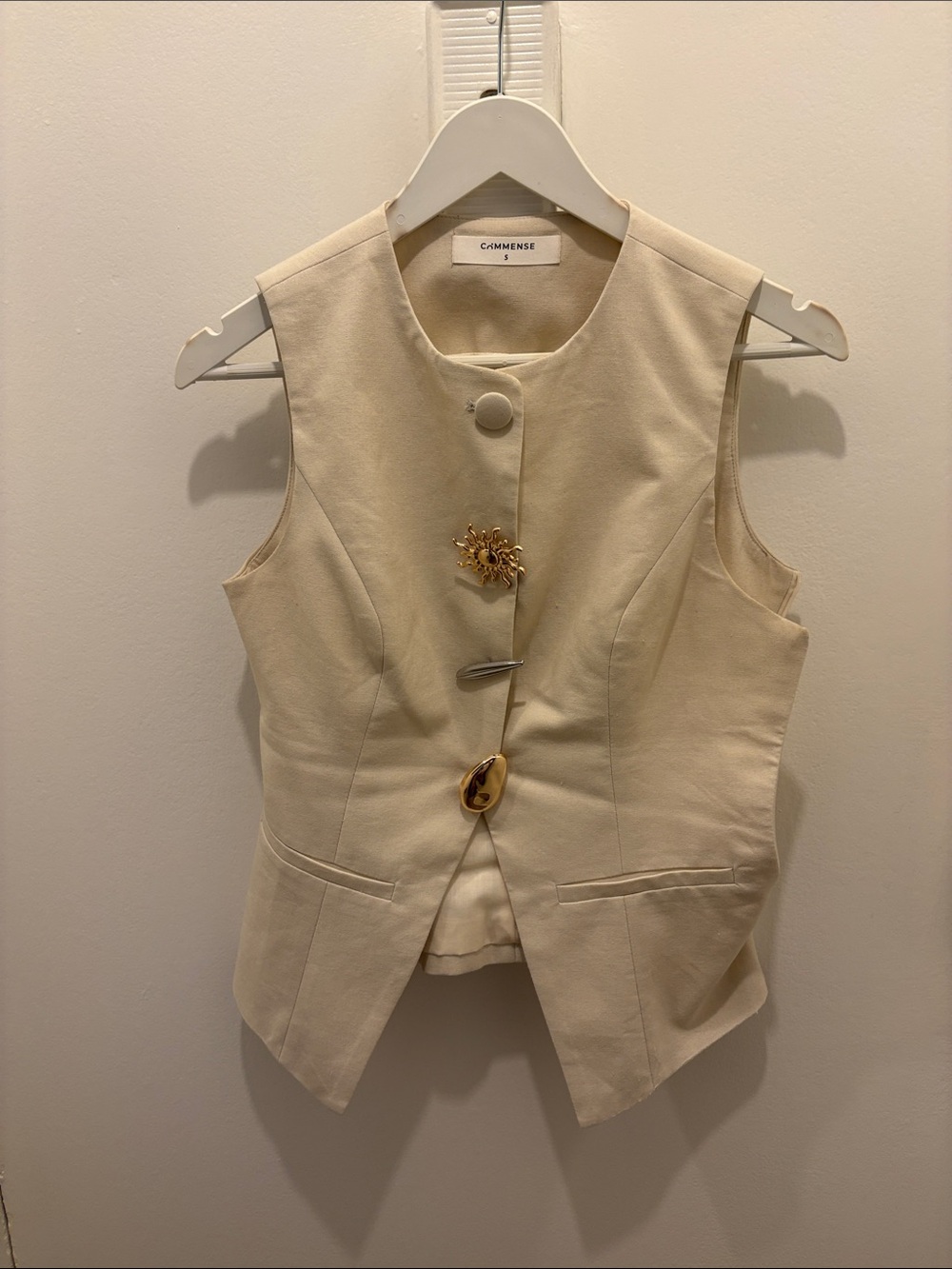 Carmense Cream Tailored Sleeveless Vest